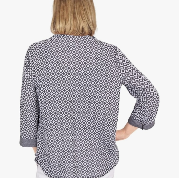 Geometric Patterned Gray Jacket - Picture 2 of 12